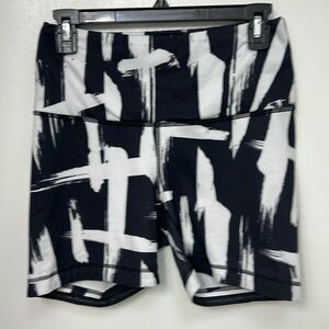 155. Lucy active biker shorts Size M, inseam 6"